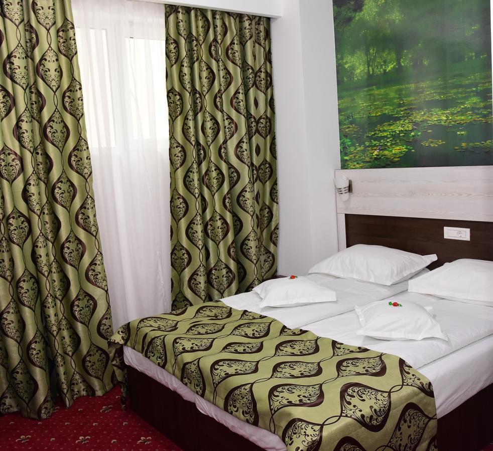 בוזאו Hostel Orhideea מראה חיצוני תמונה